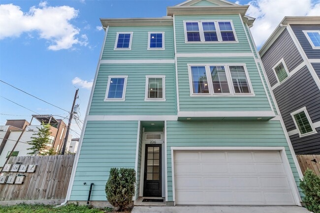 204 Burr St in Houston, TX - Building Photo - Building Photo