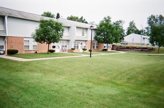 Rittman Acres in Rittman, OH - Foto de edificio - Building Photo