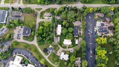 150 E Long Lake Rd in Bloomfield Hills, MI - Building Photo - Building Photo