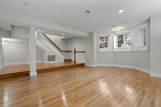 341 Beacon St, Unit 2D in Boston, MA - Building Photo - Building Photo