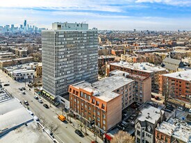 2424 N.Clark in Chicago, IL - Building Photo