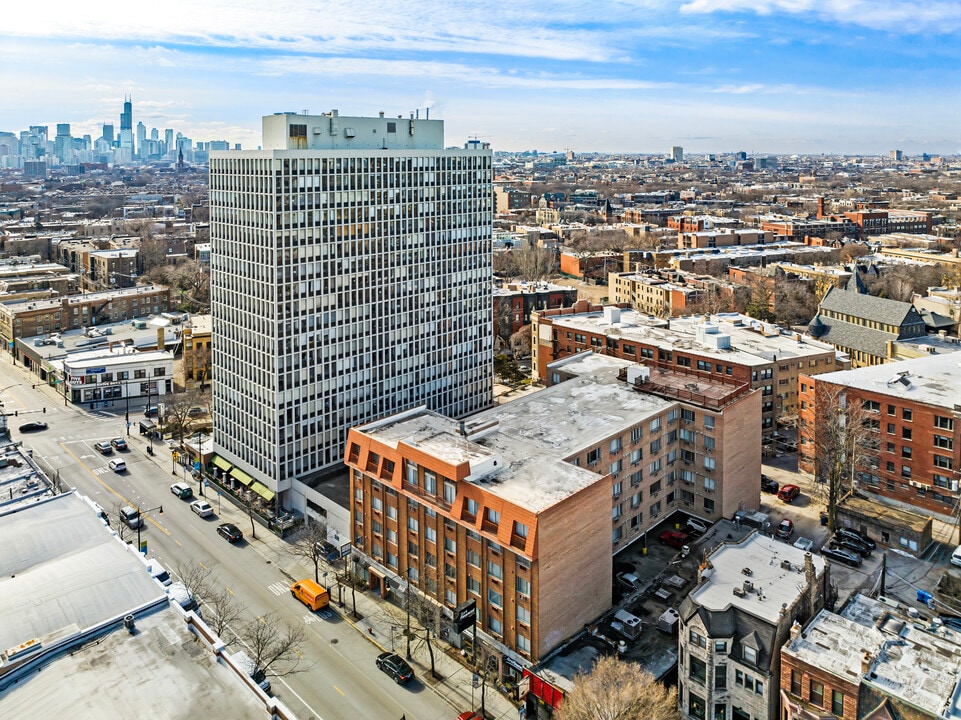 2424 N.Clark in Chicago, IL - Foto de edificio