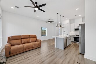 314 Neyland St in Houston, TX - Foto de edificio - Building Photo