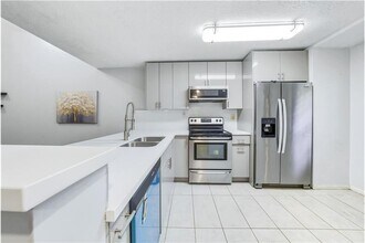 214 City View Dr in Fort Lauderdale, FL - Building Photo - Building Photo