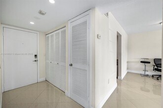10401 SW 108th Ave in Miami, FL - Building Photo - Building Photo