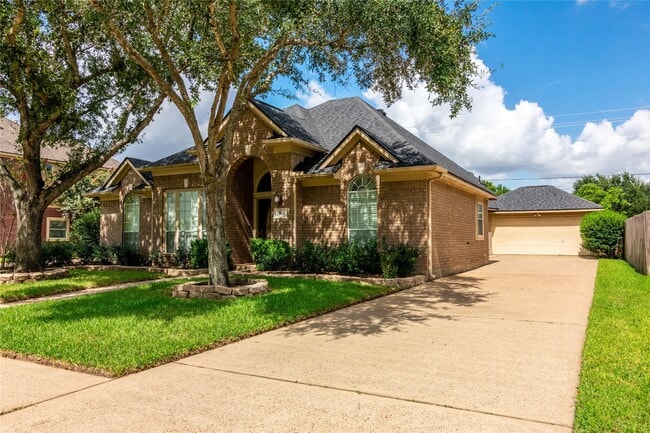 property at 2703 W Oaks Cir E