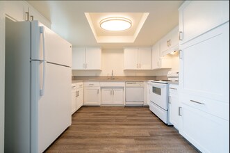 1155 Meadow Lake Dr, Unit 06 in Vista, CA - Building Photo - Building Photo