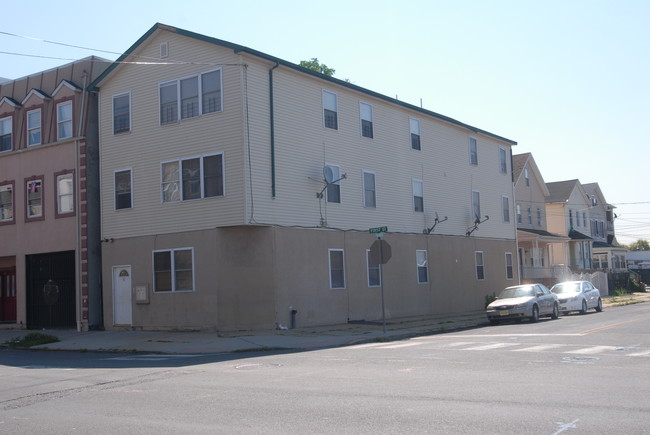 81 1st St in Elizabeth, NJ - Building Photo - Building Photo