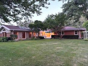 810 S Edgewood Ln in Mount Prospect, IL - Building Photo - Building Photo