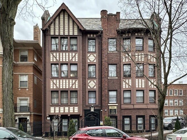 property at 5516 N Kenmore Ave