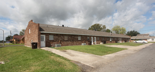 251-271 Madewood Dr in Donaldsonville, LA - Building Photo - Building Photo