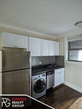 1048 W Lill Ave, Unit #1056-3 in Chicago, IL - Foto de edificio - Building Photo