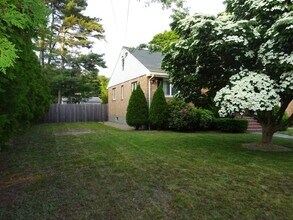 27 Wenonah Rd in Wareham, MA - Building Photo - Building Photo