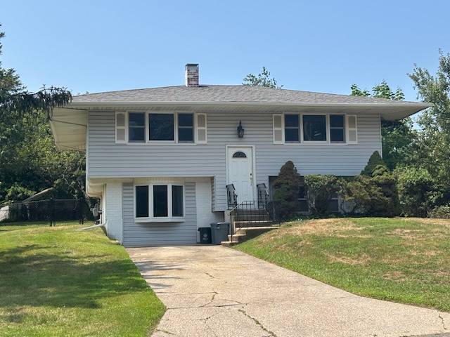34 Bobcat Ln in East Setauket, NY - Foto de edificio