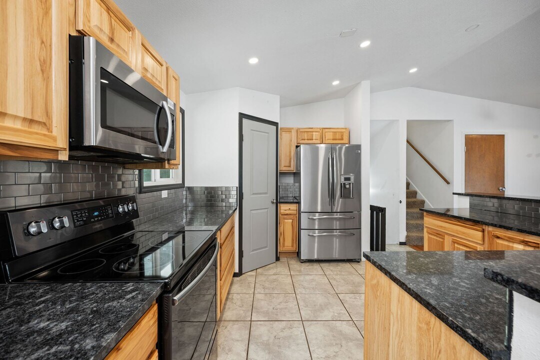 14406 E 7th Ave in Spokane Valley, WA - Building Photo