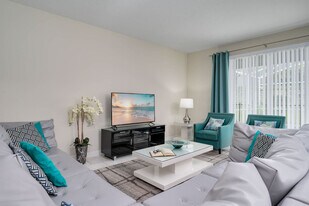 1580 Tempo Ln in Four Corners, FL - Building Photo