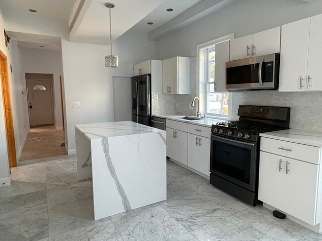 146 Columbia St, Unit 1