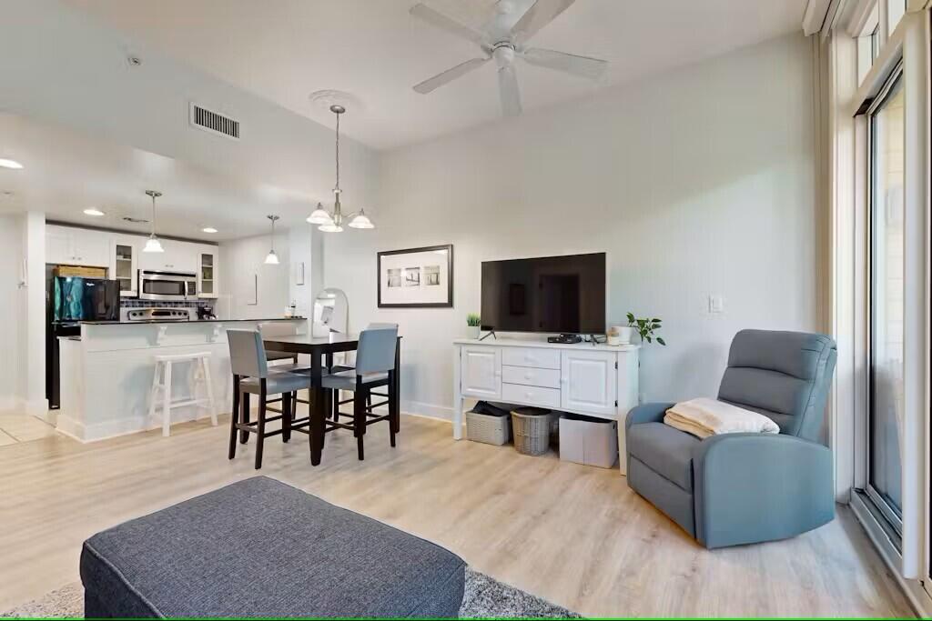 9100 Baytowne Wharf Blvd in Miramar Beach, FL - Building Photo