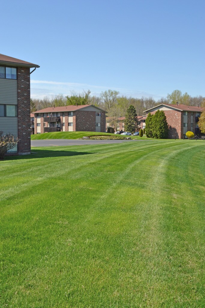 Grenadier Village Apartments in Liverpool, NY