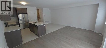 925 Douro St in Stratford, ON - Building Photo - Building Photo