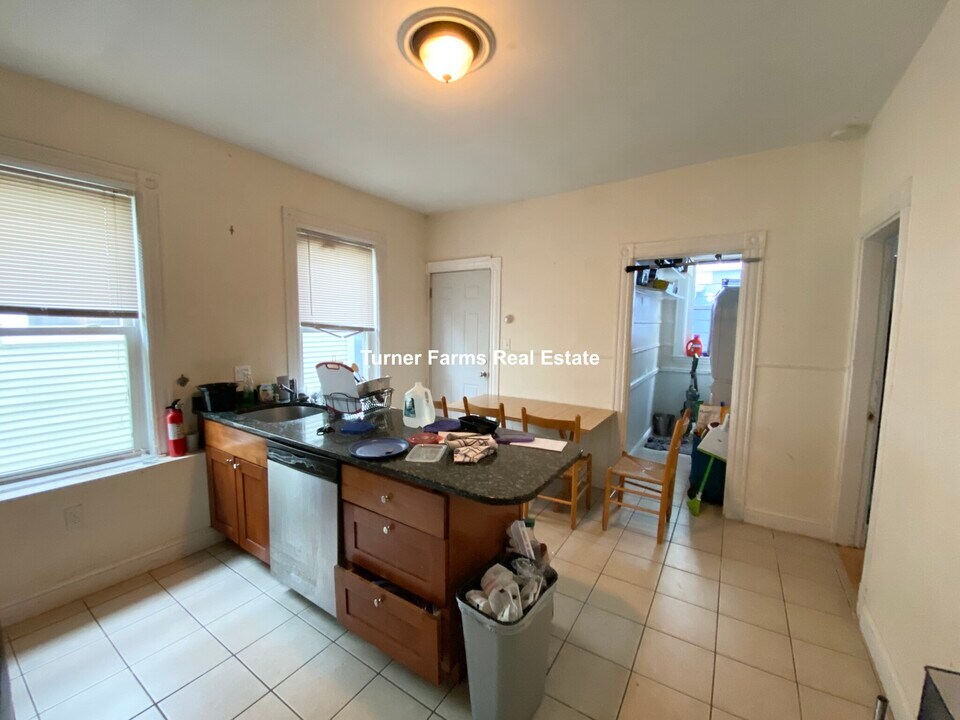 17 Sachem St, Unit 3 in Boston, MA - Building Photo