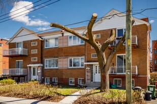 3500 De Kent Av in Montréal, QC - Building Photo