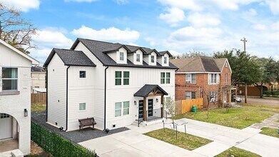 2406 Truxillo St-Unit -Upper B in Houston, TX - Building Photo - Building Photo