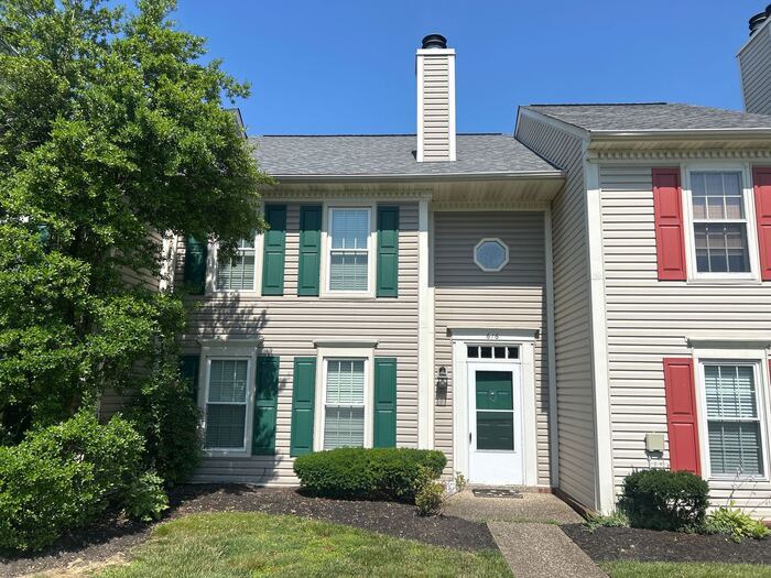 616 Cambridge Station Rd in Louisville, KY - Foto de edificio