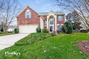 924 Clearbrook Rd in Matthews, NC - Building Photo