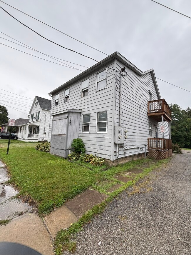 143 Hamilton Ave in Lorain, OH - Foto de edificio - Building Photo