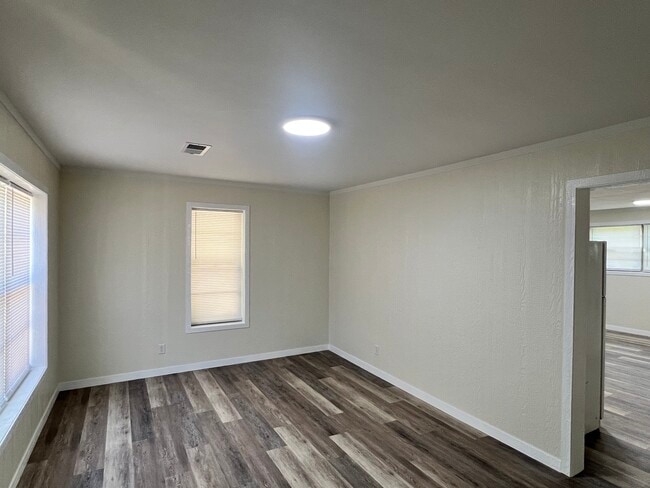 929 E Sullenberger Ave in Malvern, AR - Foto de edificio - Building Photo