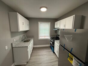 606 N Woodington Rd, Unit 2 in Baltimore, MD - Foto de edificio - Building Photo