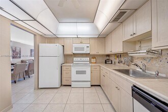 1600 S Ocean Dr, Unit 4G in Hollywood, FL - Building Photo - Building Photo