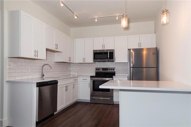 35 Van Nydeck Ave, Unit 101 in Beacon, NY - Building Photo - Building Photo