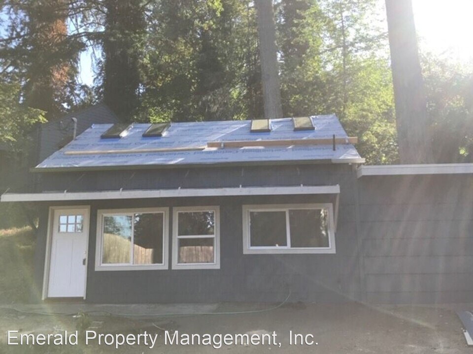 1698 Riverview St in Eugene, OR - Building Photo