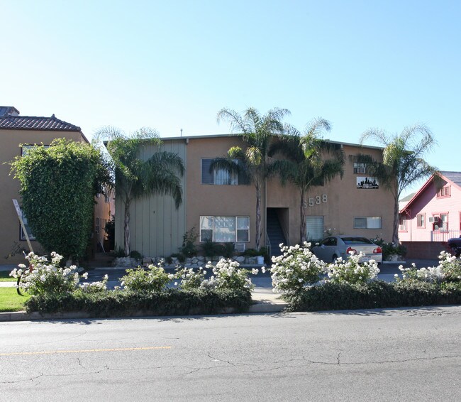 6538 W Fountain Ave in Los Angeles, CA - Foto de edificio - Building Photo