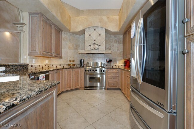 4248 Kensington High St in Naples, FL - Foto de edificio - Building Photo