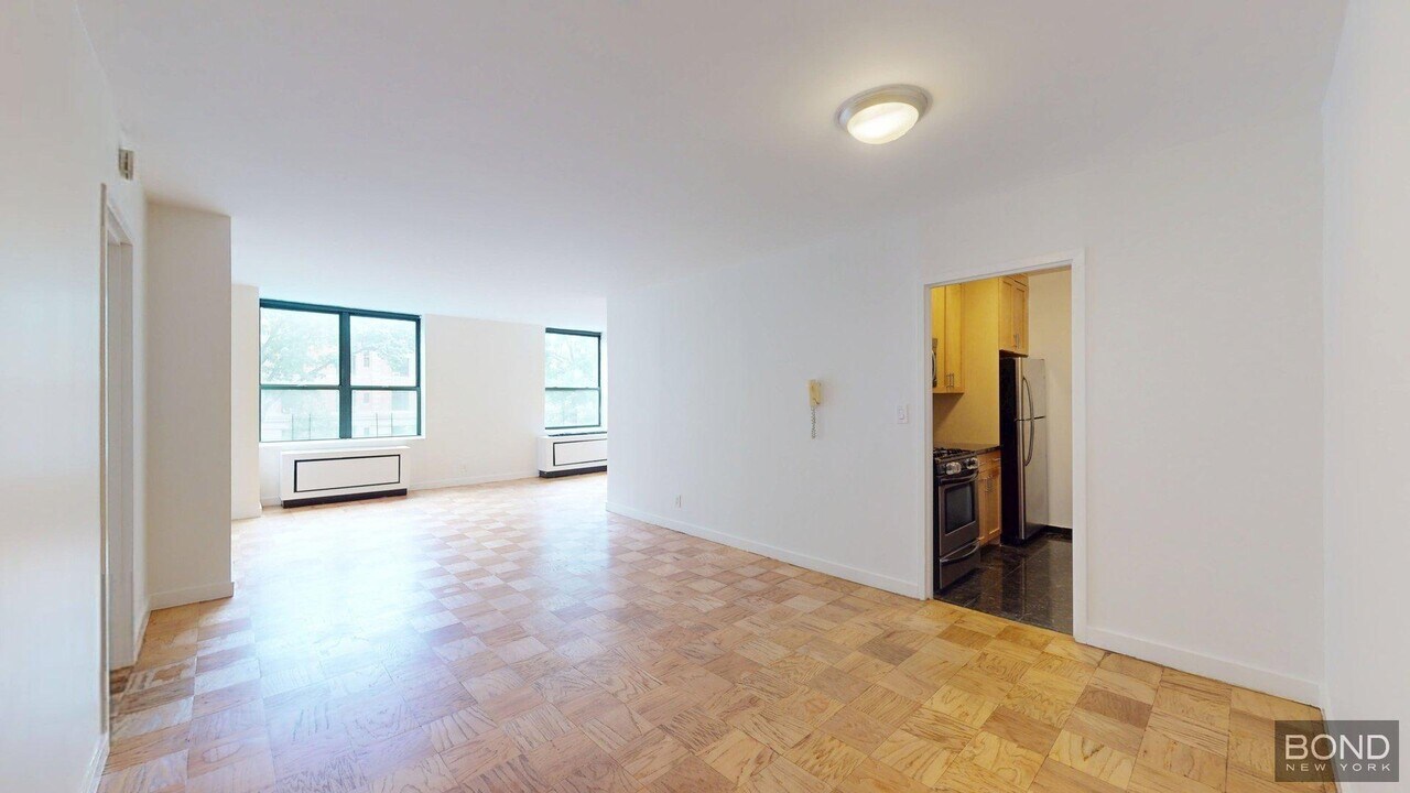 247 W 87th St in New York, NY - Building Photo