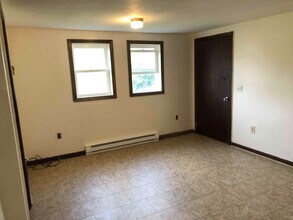 6 Elm St-Unit -apt 5 in Northfield, NH - Foto de edificio - Building Photo