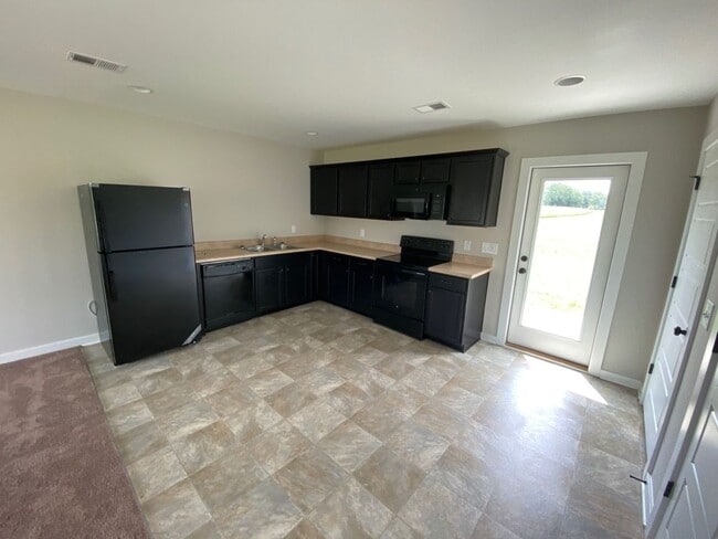 124 Sunlight Cr in Talladega, AL - Building Photo - Building Photo