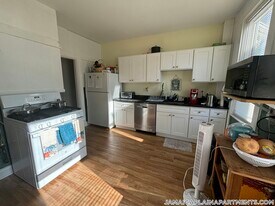 17 Wyman St in Boston, MA - Building Photo