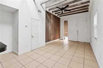 1123 Hillary St in New Orleans, LA - Foto de edificio - Building Photo