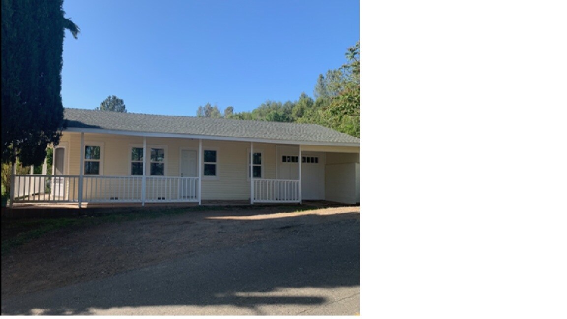 4972 10th St in Mariposa, CA - Building Photo