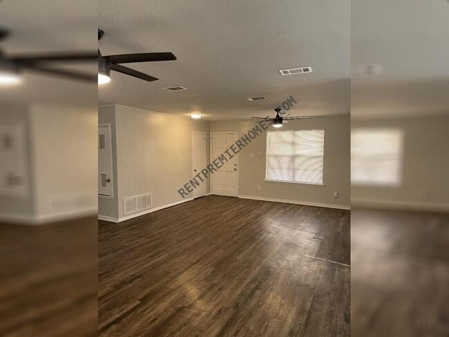 property at 2314 W Lakeview