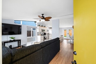 2407 Pierpont Blvd in Ventura, CA - Building Photo - Building Photo