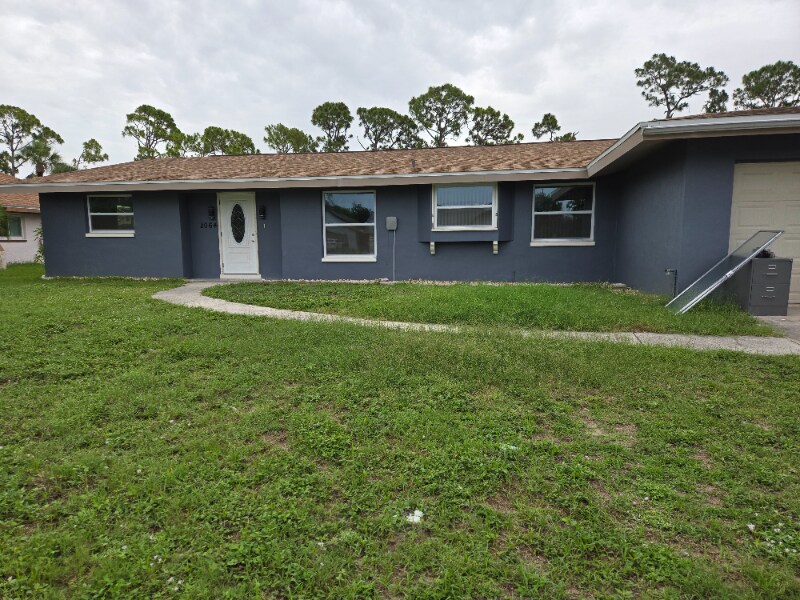 2604 Pellam Blvd in Port Charlotte, FL - Building Photo