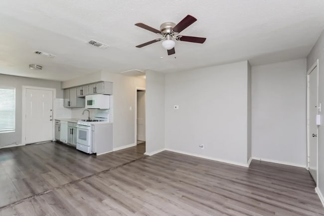 5111 Royal Dr in Fort Worth, TX - Building Photo - Building Photo