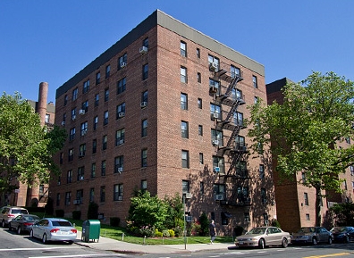 Colony Manor in Brooklyn, NY - Foto de edificio - Building Photo