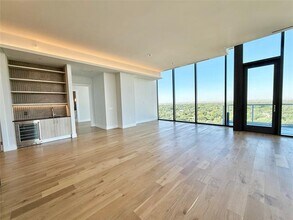 8111 Douglas Ave-Unit -1402 in Dallas, TX - Building Photo - Building Photo