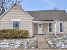 105 E Bates St in Hebron, IN - Building Photo